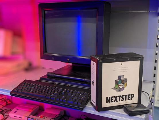 NeXT workstation and NeXTSTEP 3.1 box