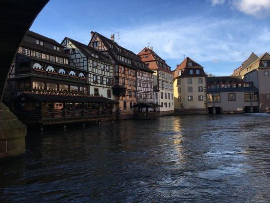 Maisons à colombages sur la berge de ‎⁨l’Ill ⁩à ⁨Strasbourg⁩