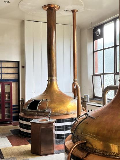 Antieke brouwerijketel, niet meer in gebruik. 