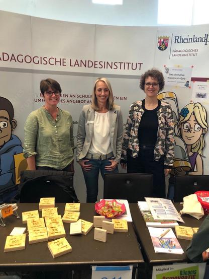 Drei Referentinnen am PL-Stand 