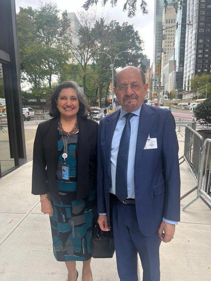DianeAlai #Yemen BaniDugal

Encantado de poder conocer a S.E. Dr. Shaya Zidani Ministro de Relaciones Exteriores de la República de Yemen durante el segmento de alto nivel de la #AGNU