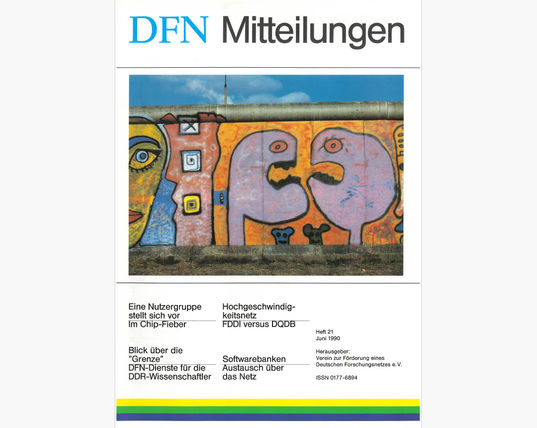 Das Bild zeigt den Titel der Ausgabe 21 der DFN-Mitteilungen. Die Ausgabe stammt von Juni 1990. Abgebildet auf dem Cover ist ein Stück der Berliner Mauer. 

