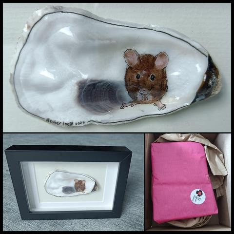 Compilation of 3 photos. Package wrapped in pink paper. Hand painted brown fieldmouse on a clamshell. The shell framed on offwhite paper in deep black list.
Artist: Hester Loeff
