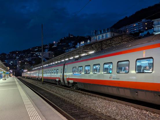 EuroCity 41 Genève Milan en gare de Montreux.