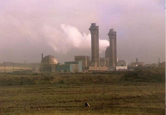Die Windscale Piles (mitte and rechts) in 1985
Autor: Chris Eaton
Lizenz: CC BY-SA 2.0