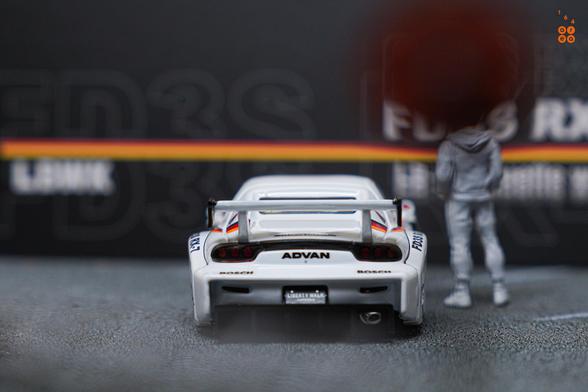 A rear side of Mazda RX-7 FD3S, LB-Super Silhouette, Numero Réservé livery by iNNO64 in 1:64 scale on AREA 164