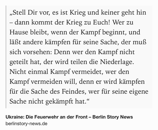 Text Shot: „Stell Dir vor, es ist Krieg und keiner geht hin – dann kommt der Krieg zu Euch! Wer zu Hause bleibt, wenn der Kampf beginnt, und läßt andere kämpfen für seine Sache, der muß sich vorsehen: Denn wer den Kampf nicht geteilt hat, der wird teilen die Niederlage. Nicht einmal Kampf vermeidet, wer den Kampf vermeiden will, denn er wird kämpfen für die Sache des Feindes, wer für seine eigene Sache nicht gekämpft hat.“