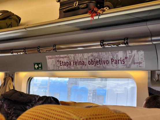 Label with the exhibition title: "Queen stage, objective Paris".