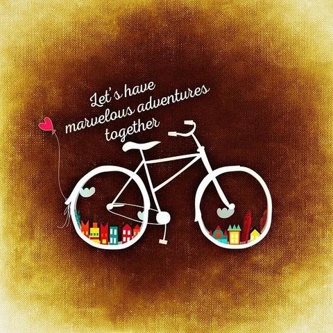Gelb-brauner Hintergrund. Fahrradzeichnung mit Stadt-Silhouette  im Hinterrad und Land-Silhouette  im Vorderrad. Text: Let´s have marvelous adventures together.