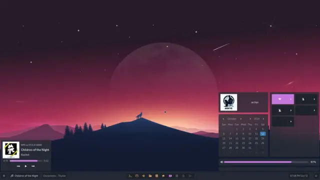 Screenshot of the Desktop with a custom statusbar and quicksettings, running on the Hyprland window manager.