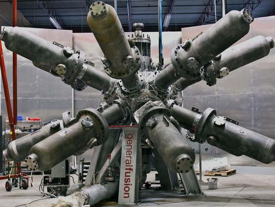 Máquina formada por grandes cilindros metálicos conectados a un núcleo.