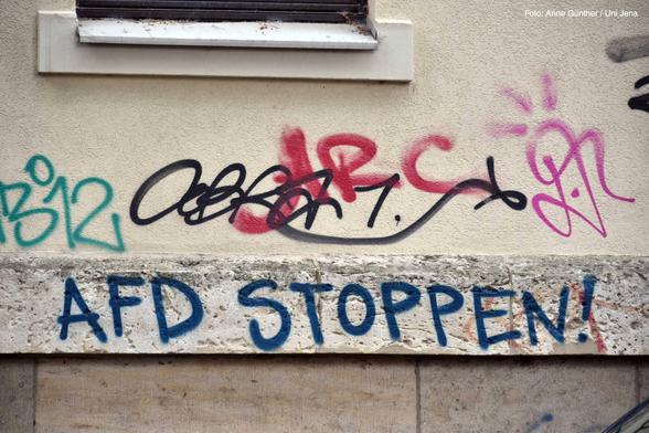 Graffiti, u.a. mit dem Text "AFD stoppen". Foto: Anne Günther / Uni Jena