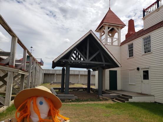 Ranger Sarah with the kitchen area and bell tower behind her.
- At Fort Union Trading Post.