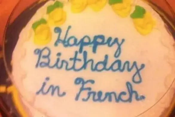 Picture of a birthday cake that says "Happy Birthday in French"