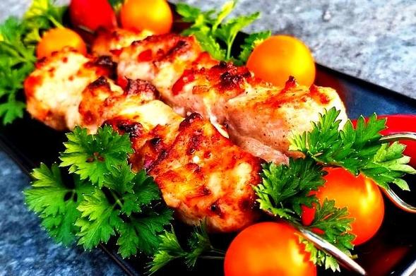 Who’s ready for a flavor explosion? 💥🍖 These spicy-sweet pork skewers are a must-try! They’re not just food; they’re an experience. What surprise twist would you add to elevate these delicious bites? Let’s chat about our favorite flavors!