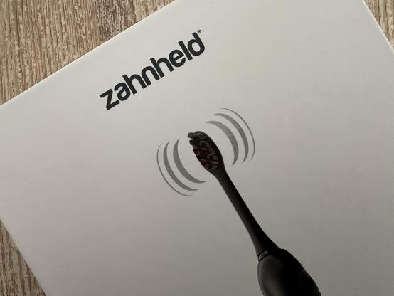 Karton einer Schallzahnbürste von Zahnheld