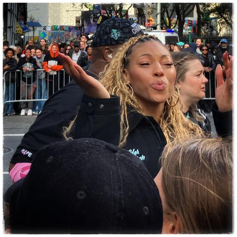 Betnijah Laney-Hamilton blowing a kiss to me, and the rest of her nearby fans, on the sidelines of the New York Liberty Championship Parade 🗽