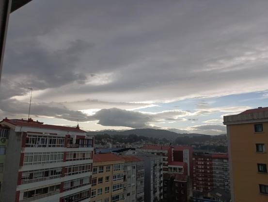 Foto do ceo, con nubes negras.