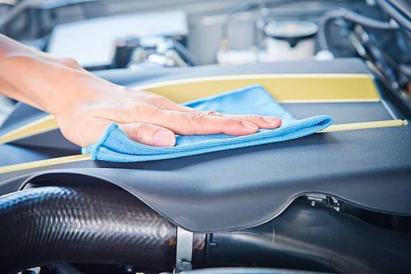 🚗✨ Lợi ích của việc vệ sinh khoang máy ô tô – Đừng bỏ qua!

Vệ sinh khoang máy ô tô không chỉ là một công việc bảo trì đơn giản mà còn mang lại nhiều lợi ích thiết thực:

1. Tăng hiệu suất vận hành: Khoang máy sạch sẽ giúp động cơ hoạt động hiệu quả hơn, giảm thiểu nguy cơ hư hỏng.
2. Phát hiện sớm vấn đề: Vệ sinh định kỳ giúp bạn dễ dàng phát hiện các rò rỉ dầu hoặc sự cố khác trước khi chúng trở thành vấn đề lớn.
3. Tăng tuổi thọ cho xe: Giữ cho các bộ phận trong khoang máy không bị bám bụi và bẩn sẽ kéo dài tuổi thọ của xe.
4. Cải thiện giá trị bán lại: Một chiếc xe được chăm sóc tốt sẽ có giá trị cao hơn khi bạn quyết định bán hoặc trao đổi.

Hãy dành thời gian để vệ sinh khoang máy ô tô của bạn và tận hưởng những lợi ích tuyệt vời này! 🛠️💚 #VệSinhKhoangMáy  #ChămSócÔTô #ChămSócXeHơi