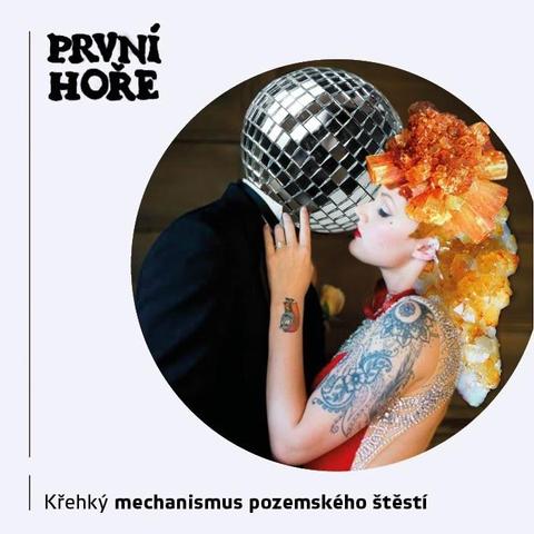 Cover of the music album "Křehký mechanismus pozemského štěstí". It shows a man in a tuxedo with a discus ball for a head, with a beautiful red-haired and tattooed lady winding towards him. This scene takes place in a circle. Around the circle is text with the band name (top) and album title (bottom) on a white background.