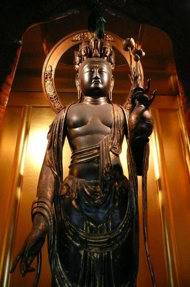 Standing statue of the eleven-faced #Kannon, Omido #Kannon-ji, #Kyoto Prefecture, #Japan.
#BuddhistArt #Buddhism