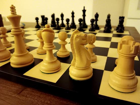 Schachbrett mit Figuren