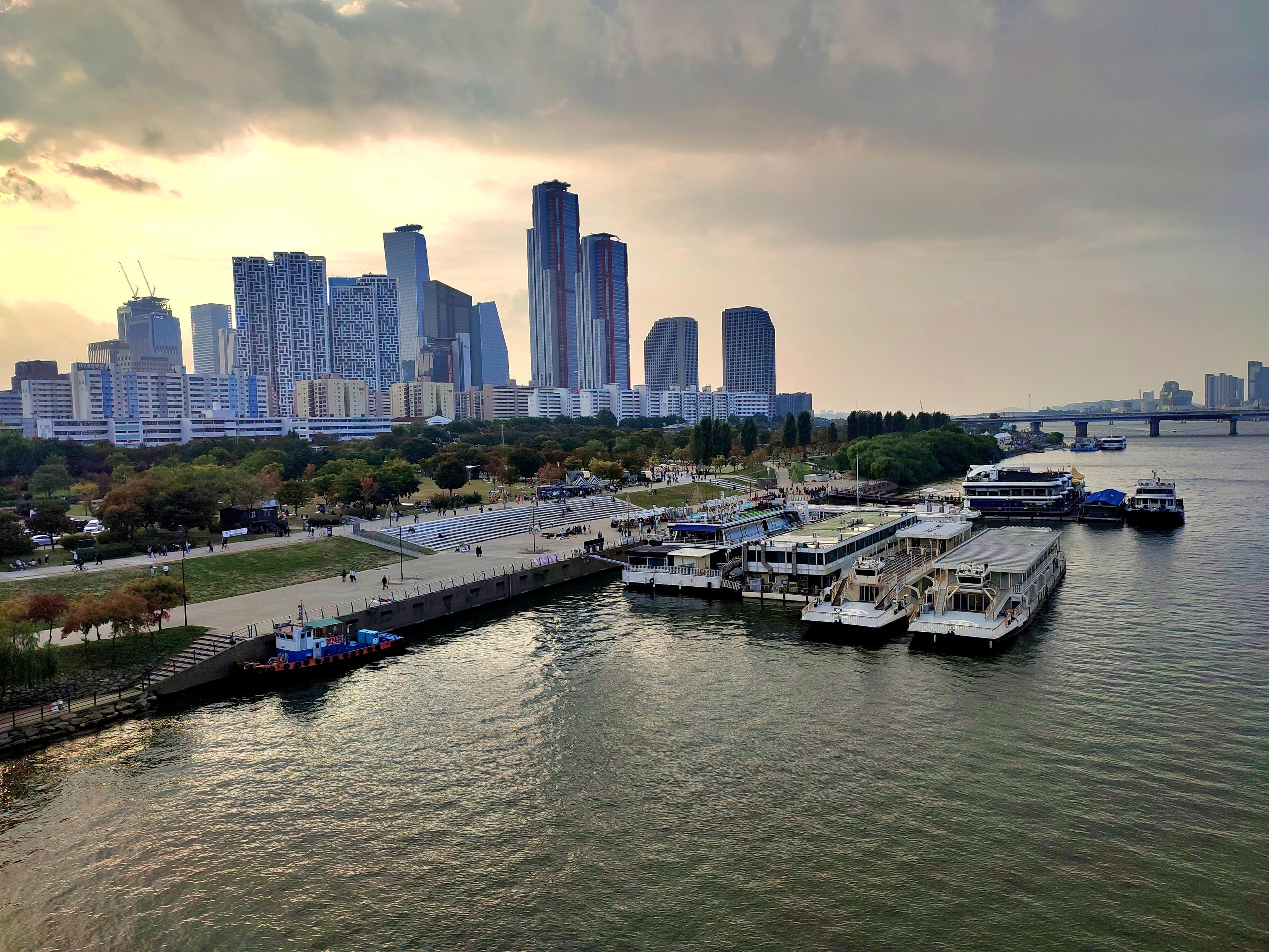 the Hangang River in Seoul