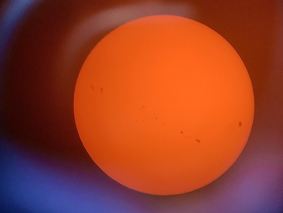 Das Foto zeigt die Sonne mit Sonnenflecken vom Standort Bhuj, Gujarat, India.