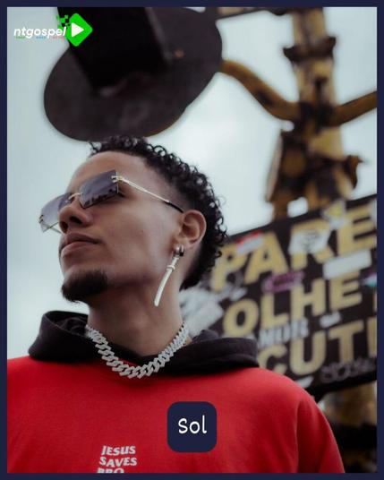 O rapper AATALAIAA, em colaboração com a Trindade Records, lança o single "Sol", que traz uma poderosa mensagem de esperança e resiliência. Foto: Divulgação.