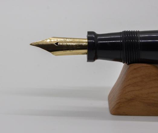 Closeup of a vintage fountain pen showing the nib. The imprint on the nib reads "Parker Lucky Curve Pen 5".