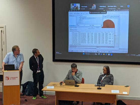 Pierre Fernique uses TOPCAT in front of the audience during the "Usability and User Experience in astronomical Software" BoF in #ADASS2024