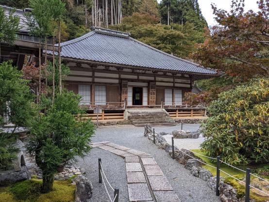 The main hall of Amida-ji in Ohara.