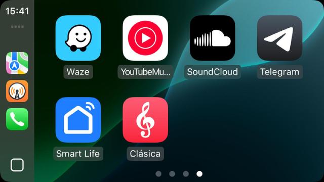 La imagen muestra una pantalla de dispositivo móvil con seis iconos de aplicaciones: Waze, YouTube Music, SoundCloud, Telegram, Smart Life y Clásica 