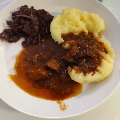 Goulash with dumplings and red cabbage.