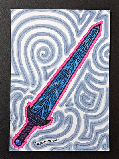 Un dessin représentant une épée à large lame symétrique bleue et gravée de runes, avec une garde grise sombre pointue sertie de joyaux bleus, une poignée violette et un pommeau fait d'un joyau plus gros et rond bleu marine; elle est entourée d'une aura rose, et autour d'elle des stries grises l'entourent, formant des courbes et des cercles.
