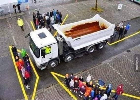 #Beware #Think #Truck #LKW 

EN
In these places the truck driver can't see you at all!

DE
An diesen Orten kann der LKW-Fahrer Sie überhaupt nicht sehen!