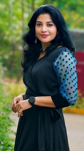 Shivada mesmerizes in her flowy black gown, delivering a flawless blend of simplicity and grandeur. This look reaffirms her status as a style icon in the world of fashion.