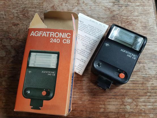 Agfatronic 240 CB flitser in nieuwe doos, met gebruiksaanwijzing. Waarschijnlijk nooit of zeer weinig gebruikt.