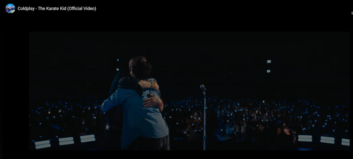 Screenshot des Videos CRISPR_rEvolution #Daniel 2024
1.502.155 Aufrufe  Premiere am 19.11.2024  #moonmusic #coldplay #karatekid
The Karate Kid is taken from the Full Moon Edition of Coldplay's tenth studio album Moon Music, available here: https://coldplay.lnk.to/FullMoon 🌙

Video stars Ralph Macchio and was directed by Chris Candy. Full credits at https://cldp.ly/TKKcredits

The official YouTube channel of Coldplay. Subscribe for the latest music videos, performances, and more. 

FOLLOW AND LISTEN TO COLDPLAY
https://coldplay.lnk.to/Follow

SUBSCRIBE TO COLDPLAY 
   / @coldplay   

LYRICS

As much as I could, as much as I tried
I just couldn’t seem to find the light
The trees for the wood, the wars left and right 
Umbrellas with the rain in
 
I turn on the news, the news has turned off 
All the people that the world forgot
The blues get the blues, but the view from the top
Is the ocean in a drop 
Whatever happens to
Everything that we go through
I see you got your new tattoo
I didn’t know someone felt that way too
Maybe we could share the rain
Maybe we could dance again
Maybe we could make the sky turn blue
 
Oh Daniel 
knows how to make a dream
How to make a dream come true
Oh Daniel