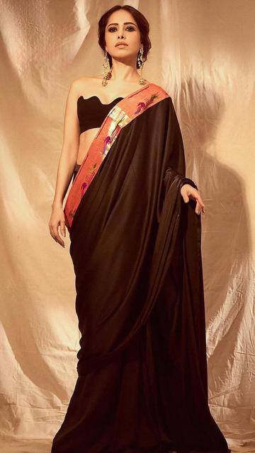 Get inspired by Nushrratt Bharuccha’s latest fashion choice! Her black saree, with its elegant draping and intricate details, sets a benchmark in ethnic wear. Whether for a wedding or party, this look is perfect.