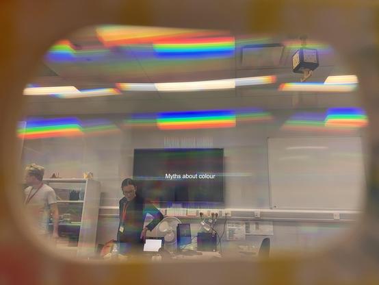 The world see through the lens of some diffraction glasses - trippy colours! 🌈