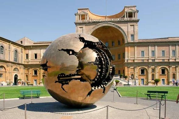 The spheres can be seen as a promising rebirth of a less troubled and destructive world. Pomodoro describes his desire for building these sculptures, stating, "breaking these perfect, magic forms in order to reveal their internal ferment, mysterious and alive, monstrous and yet pure; I [want to] create a discordant tension, a conflict, with the polished shine: a unity composed of incompleteness."