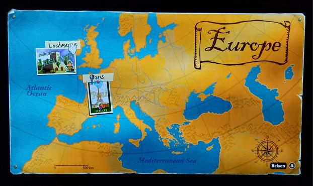 Man sieht einen Screenshot aus dem Spiel Baphomets Fluch. Im Screenshot sieht man eine Europa Karte mit den Punkten Paris in Frankreich und Lochmarne in Irland.
