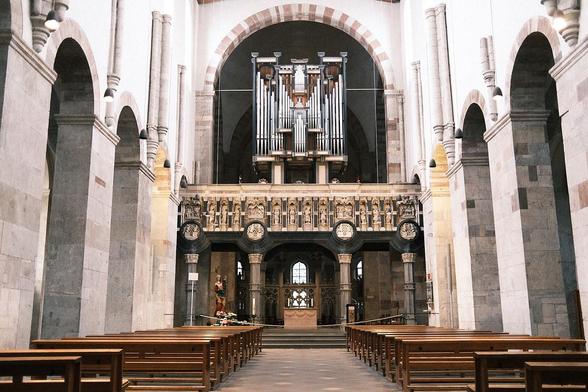 Nave St. Maria im Kapitol, Cologne. Above the altar is the preserved rood screen, the earliest Renaissance work in Cologne. (commissioned in 1517-23). Today, it supports the organ.