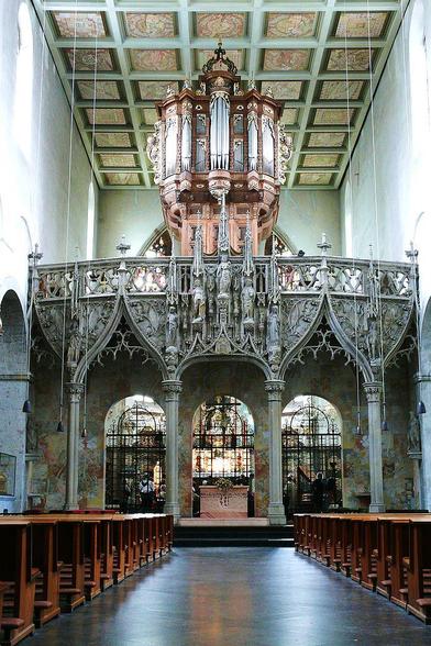 Gothic rood screen in St. Pantaleon, Cologne. Source: Wikimedia Commonsꜛ (license: CC BY-SA 2.0)