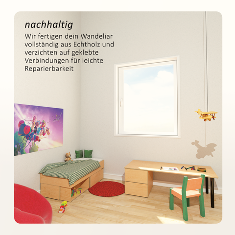Dieses Bild zeigt ein Kinderzimmer, mit einem kleinen Bett auf Holzmodulen und einem Schreibtisch. Drumherum liegt Spielzeug verstreut.
