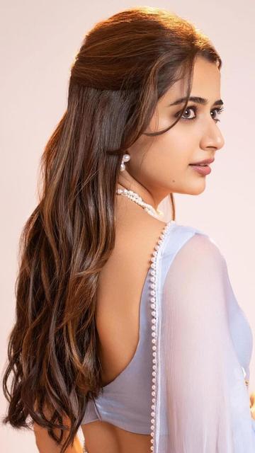 At the recent trailer event, Ashika Ranganath wowed everyone in a stunning floral blue sheer saree. Her modern yet traditional look featured delicate floral motifs that added a touch of sophistication. This outfit, styled with her natural poise, set a new benchmark for red-carpet fashion.