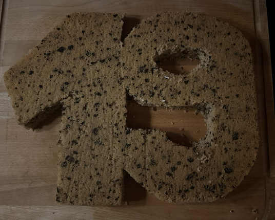 Die Zahl 19 aus einer Kuchenplatte ausgeschnitten 