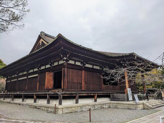The main hall of Daihoon-ji is a national treasure. It is the oldest building in Kyoto's city proper.