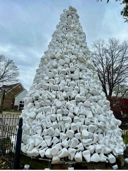 Xmas tree display made of teeth